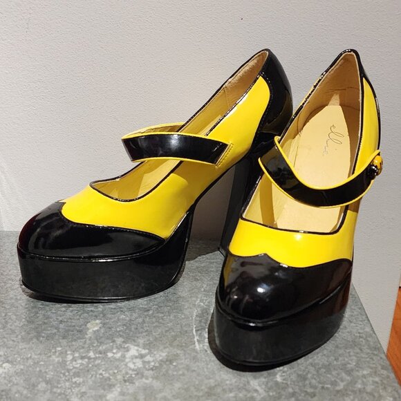 Ellie Black and Yellow Bug Heels - Picture 4 of 9